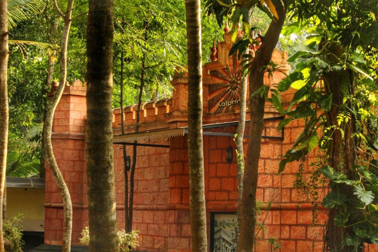 Kalpadiyil Hotel Balarampuram Exterior foto