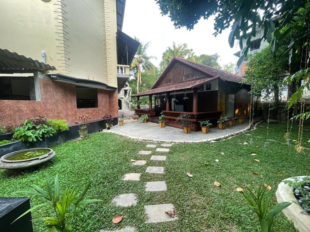 Kalpadiyil Hotel Balarampuram Exterior foto